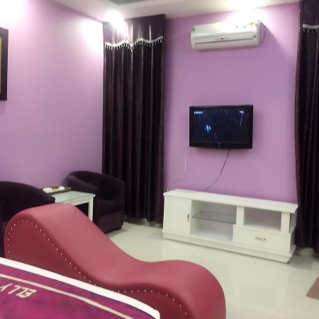 Elly Hotel Hanoi Exterior foto